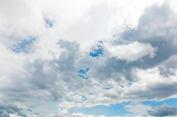 Dramatyczne letnie niebo — Zdjęcie stockowe