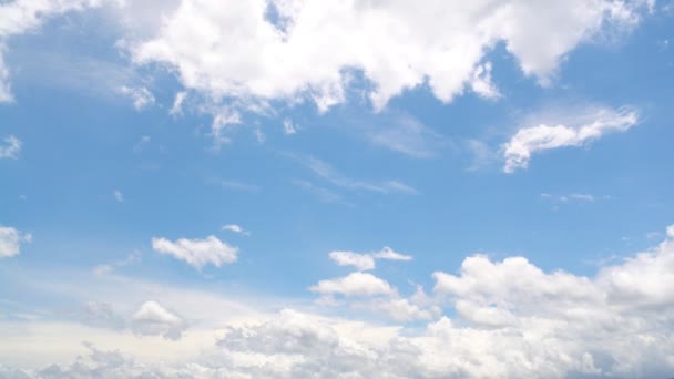 Καθαρό ουρανό με ένα σύννεφο — Αρχείο Βίντεο