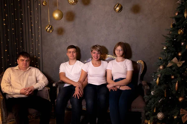 Family portrait near Christmas tree — Stock Photo, Image