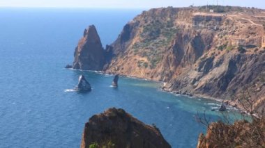 Cape Fiolent, Kırım 'daki turkuaz denizin güzel manzarası. Huzur, sessizlik ve doğa ile birlik kavramı.