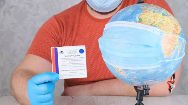 Russischer Impfstoff gegen Coronavirus Gam-COVID-Vac, mit dem Markennamen Sputnik V: Moskau, Russland - 25. Februar 2021. — Stockfoto