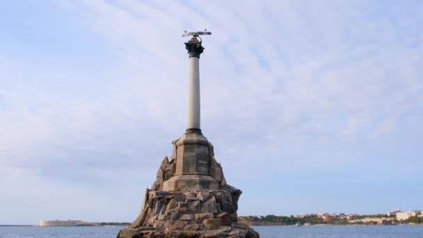 Monumento a los buques hundidos en Sebastopol, península de Crimea. — Vídeos de Stock