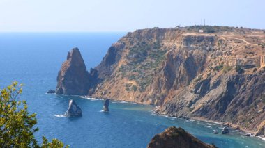 Cape Fiolent, Kırım 'daki turkuaz denizin güzel manzarası. Huzur, sessizlik ve doğa ile birlik kavramı.