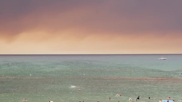 Fumaça Incêndios Florestais Subindo Sobre Uma Praia Antalya Cidade Turística — Vídeo de Stock