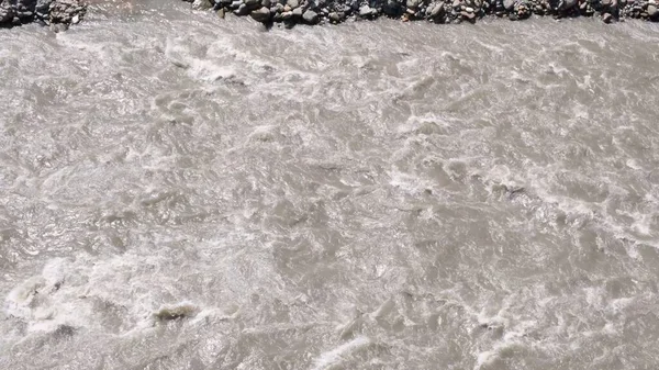 Natural mountain river in Sochi, Russia, close up. A strong and powerful stream of water is the silv of a mountain river. — Stock Photo, Image