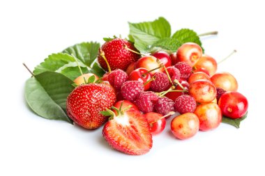 yeşil yaprakları ile çilek çeşitler