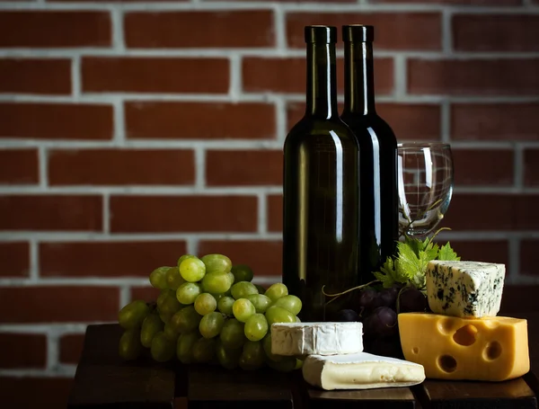 Wine and cheese — Stock Photo, Image