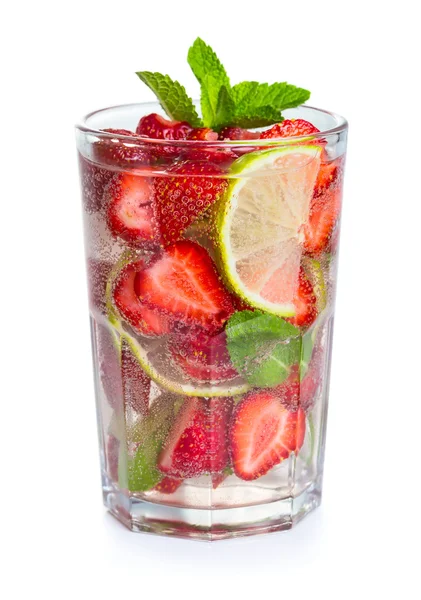 Bebida de morango em vidro — Fotografia de Stock