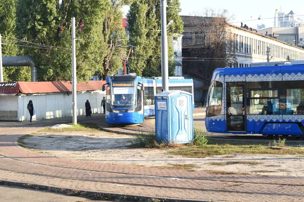 Miejsce Zejścia Ląd Wsiadania Pasażerów Tramwajów Miejskich Wysokiej Jakości Zdjęcie — Zdjęcie stockowe