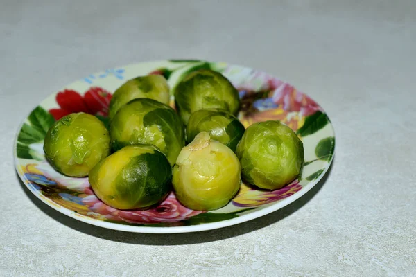 Brussels sprouts are on a plate. — Stock Photo, Image