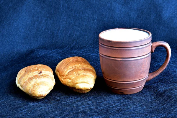 Bilden Visar Ett Glas Gjort Brun Lera Med Mjölk Hälld — Stockfoto