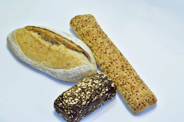 Pão Oblongo Com Topo Rachado Uma Baguete Tijolo Pão Feito — Fotografia de Stock