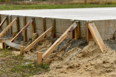 Ev yapımı. Döşeme vakfının kapanış belgesi desteği.