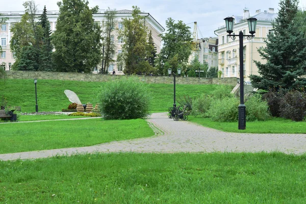 Stadsparken Dess Vägar Och Lyktor För Belysning — Stockfoto