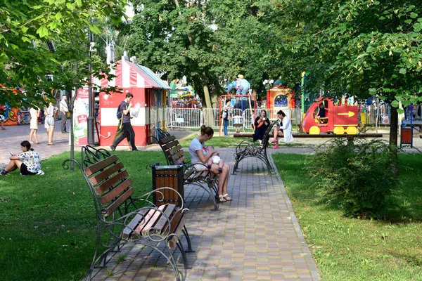 Rusland Stad Tambov Het Stadspark 2021 Een Dame Met Een — Stockfoto