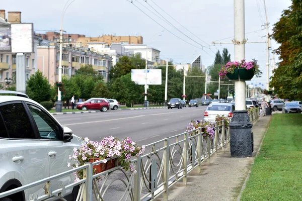 Rosja Tambov Miejska Ulica Wzdłuż Której Jadą Samochody Nisko Ustawiony — Zdjęcie stockowe