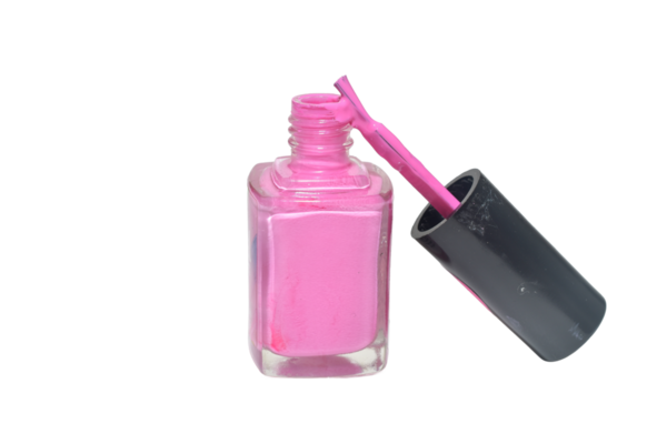 Kare şeklinde ojeli ve fırçası PNG arka planında izole edilmiş bir şişe..