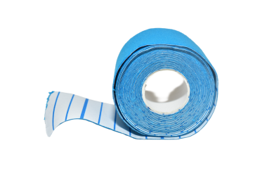 PNG arka planında mavi tıbbi elastik sıva izole edildi.