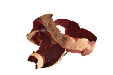 Soyulmuş kırmızı pancar derisi PNG arka planında izole edildi.