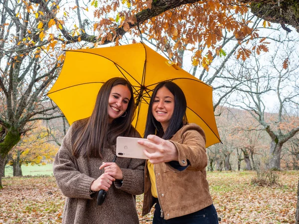 Gros Plan Mode Vie Selfie Portrait Deux Jeunes Personnes Positives — Photo