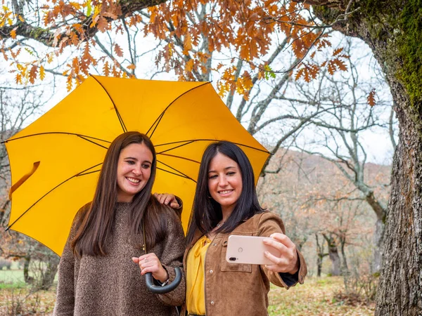 Gros Plan Mode Vie Selfie Portrait Deux Jeunes Personnes Positives — Photo