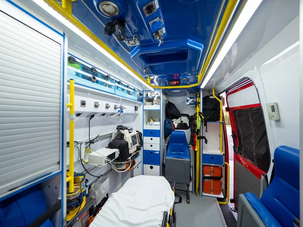 Hastane için bir ambulansın içinde..