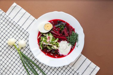 Pancar çorbası, borş yaz sebzeleri.