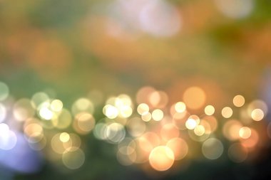 Bokeh soyut ışık arkaplanı. Yeni yıl arifesi ve mutlu saat için arka planda altın ışık.