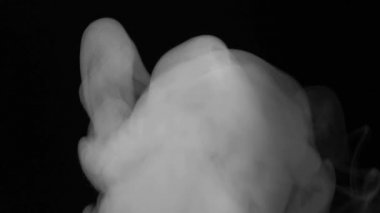 Yüzen duman veya sis. Kaynama, bir gaz bulutu buhar veya kimyasal maddenin kaynamasıdır. Kimyada parlak, zehirli gaz bulutu. Toksinler ve zehirli maddeler hareket halindedir.