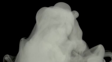 Yüzen duman veya sis. Kaynama, bir gaz bulutu buhar veya kimyasal maddenin kaynamasıdır. Kimyada parlak, zehirli gaz bulutu. Toksinler ve zehirli maddeler hareket halindedir.
