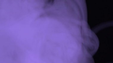 Yüzen duman veya sis. Kaynama, bir gaz bulutu buhar veya kimyasal maddenin kaynamasıdır. Kimyada parlak, zehirli gaz bulutu. Toksinler ve zehirli maddeler hareket halindedir.