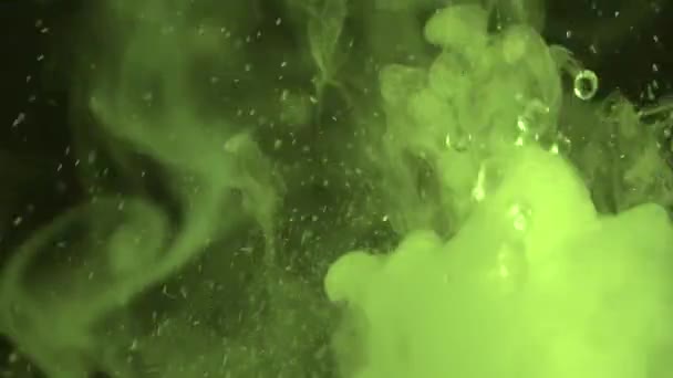 Ontspannende Video Met Spatten Druppels Water Met Mist Rook Een — Stockvideo