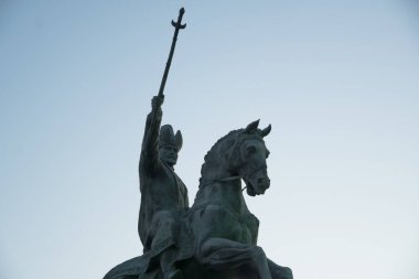 Kazakistan, Petropavlovsk 30 Ağustos 2020: Kazakistan 'daki Abylai Khan heykelinin anıtı.