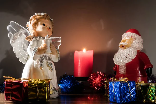 Święta Albo Sylwester Anioł Święty Mikołaj Prezentami Nocy Tle Zapalonej — Zdjęcie stockowe