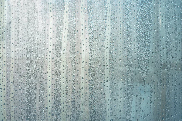 Vidro Molhado Com Grandes Gotas Água Chuva Cor Azul Fundo — Fotografia de Stock