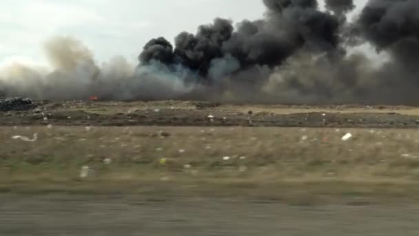 Large Fire City Landfill Fire Thick Toxic Noxious Smoke Environmental — 图库视频影像