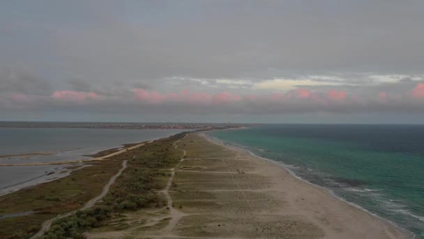 クリミア半島の海岸線をめぐるドローンの戦い — ストック動画
