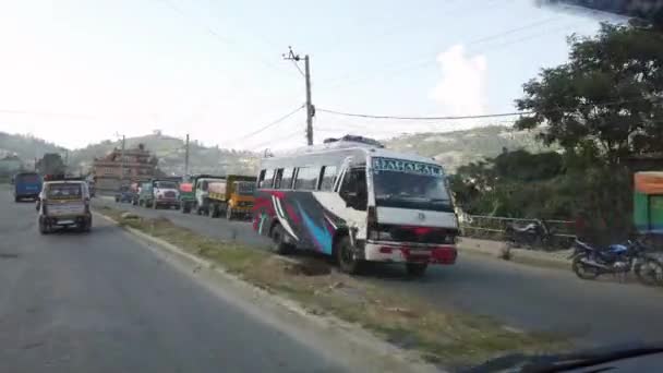 Nepal verkeer op straat — Stockvideo