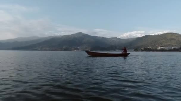 Pokhara, Nepal 'deki Phewa Gölü — Stok video