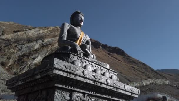 Μεγάλο άγαλμα του Βούδα στο Νεπάλ — Αρχείο Βίντεο