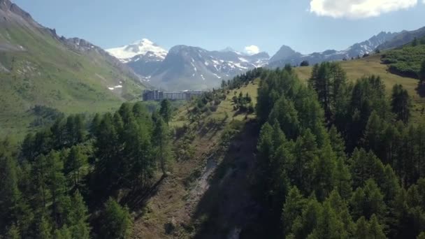 Vista aérea de la montaña 4k en los Alpes — Vídeos de Stock