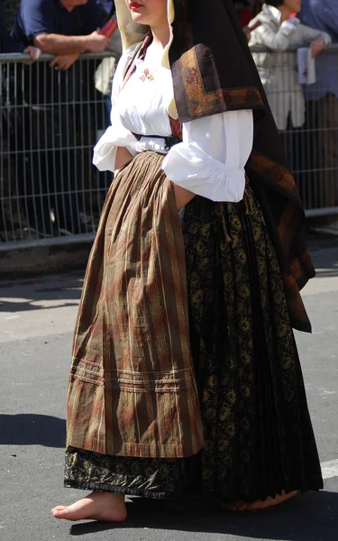 Ludowe Sardynii - kostium w Cabras — Zdjęcie stockowe