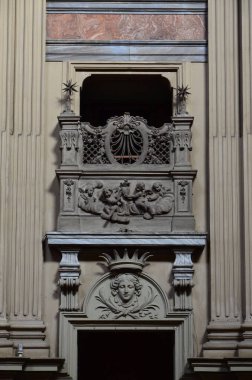 Torino Kefeni 'nin saklandığı Torino' daki Aziz Yahya 'nın Katolik katedralinin içinde.