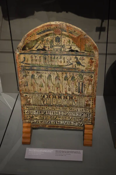 在都灵埃及博物馆举办的木乃伊 文物和埃及文物展览 — 图库照片