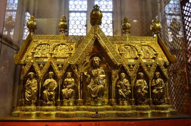 Marburg 'daki Elisabeth Kilisesi' nin iç manzarası.