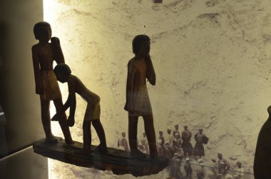 Mısır Torino Müzesi 'nde mumyalar, eserler ve Mısır bulguları sergileniyor.