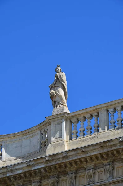 トリノ市内中心部のカステッロ広場にあるパラッツォ マダマ宮殿 — ストック写真