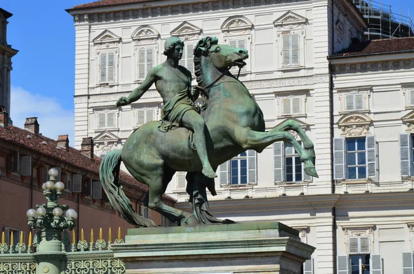 Turínská Jezdecká Socha Věnovaná Castore Polluce Zámeckém Náměstí Královským Palácem — Stock fotografie