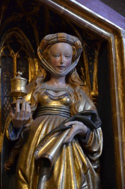 Marburg 'daki Elisabeth Kilisesi' nin iç manzarası.