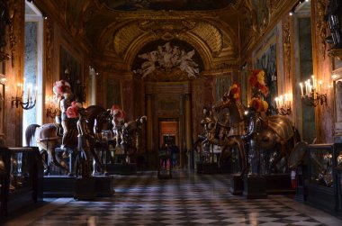 Torino, İtalya - Kraliyet Sarayı 'nda Savoy ailesi tarafından silah ve zırhların toplanması (Armeria Reale)